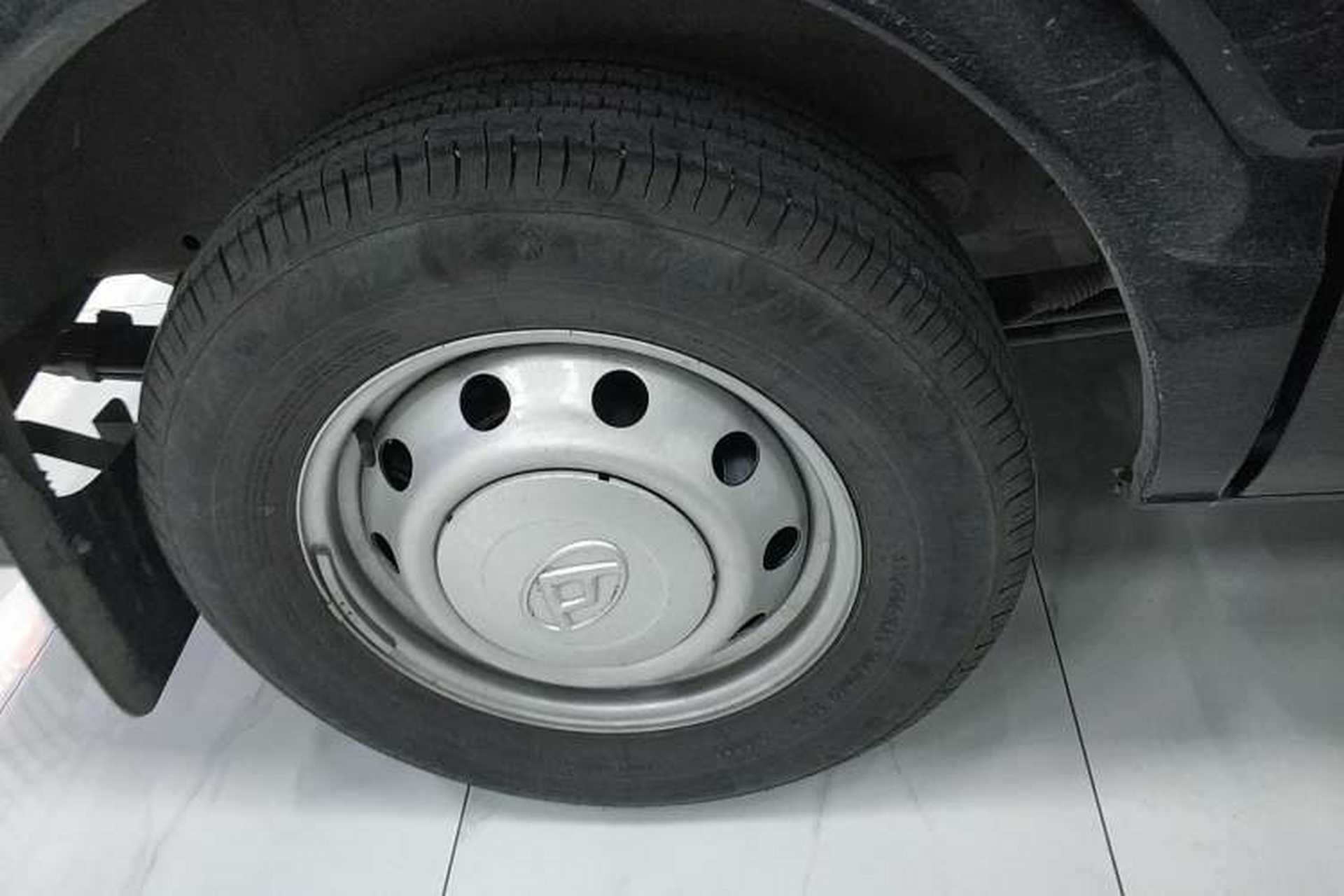 Used SAIC MAXUS Xintu V80 2024 Aotuntong Value Edition 6MT Short Wheelbase Ultra-Low Roof 127 Ps 5/6 Seats Right Rear Wheel Hub