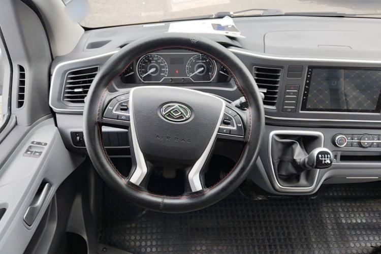 Used SAIC MAXUS Xintu V80 2024 Aotong Value Edition 6MT Long-Wheelbase Mid-Roof Model with 127 Ps Available in 6/7/8/9-Seater Configurations Steering Wheel