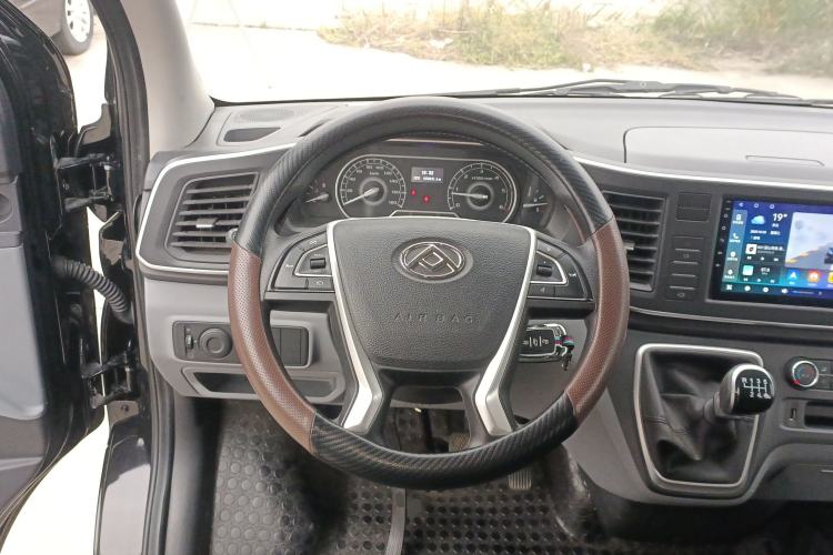 Used SAIC MAXUS Xintu V80 2024 Aotuntong Value Edition 6MT Short Wheelbase Ultra-Low Roof 127 Ps 5/6 Seats Steering Wheel