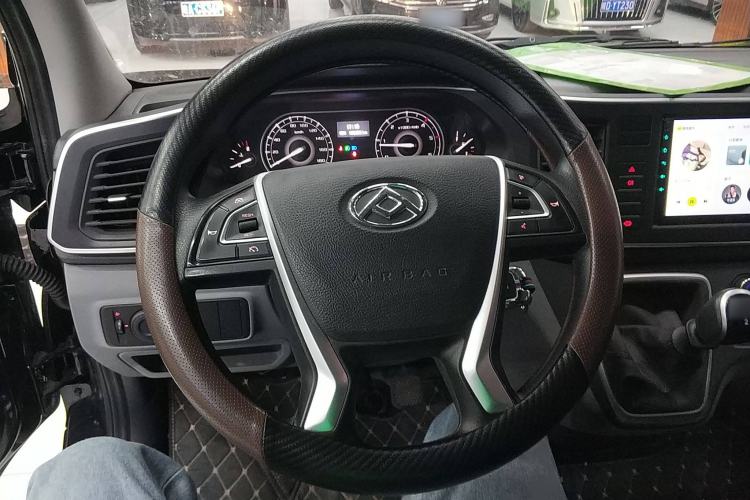 Used SAIC MAXUS Xintu V80 2024 Aotuntong Value Edition 6MT Short Wheelbase Ultra-Low Roof 127 Ps 5/6 Seats Steering Wheel