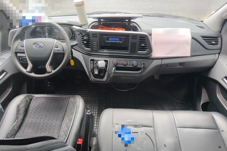 Used SAIC MAXUS Xintu V80 2024 Aotong Value Edition 6AMT Long Wheelbase Mid-Roof Model 127 Ps 6/7/8/9-Seater Center Console