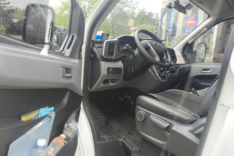 Used SAIC MAXUS Xintu V80 2024 Aotong Value Edition 6AMT Long Wheelbase Mid-Roof Model 127 Ps 6/7/8/9-Seater Driver Seat
