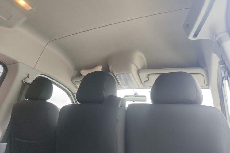 Used SAIC MAXUS Xintu V80 2024 Aotong Value Edition 6AMT Long Wheelbase Mid-Roof Model 127 Ps 6/7/8/9-Seater Headliner