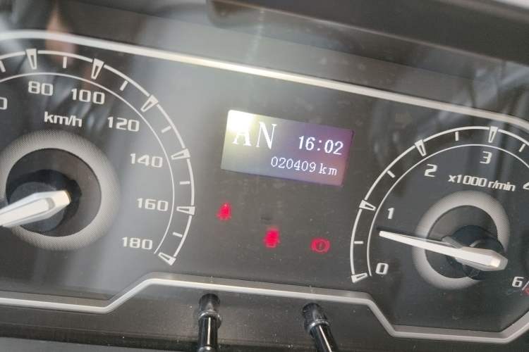 Used SAIC MAXUS Xintu V80 2024 Aotong Value Edition 6AMT Long Wheelbase Mid-Roof Model 127 Ps 6/7/8/9-Seater Odometer Close Up