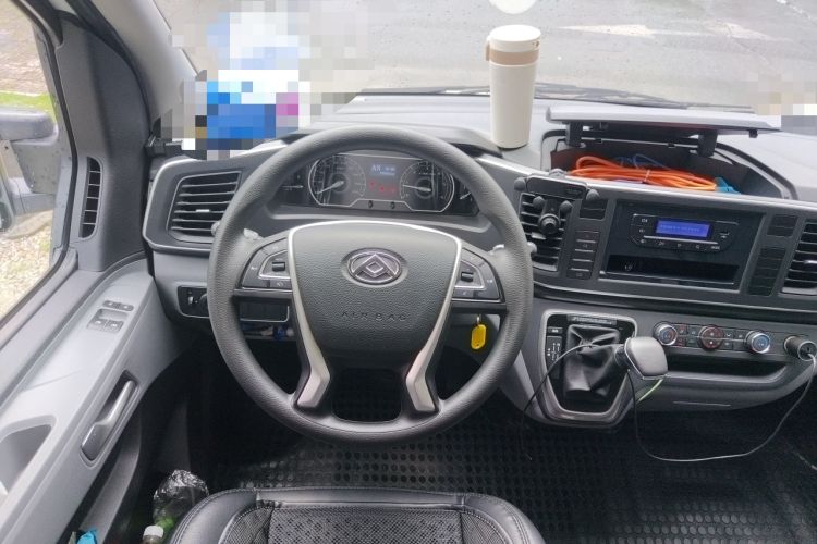 Used SAIC MAXUS Xintu V80 2024 Aotong Value Edition 6AMT Long Wheelbase Mid-Roof Model 127 Ps 6/7/8/9-Seater Steering Wheel