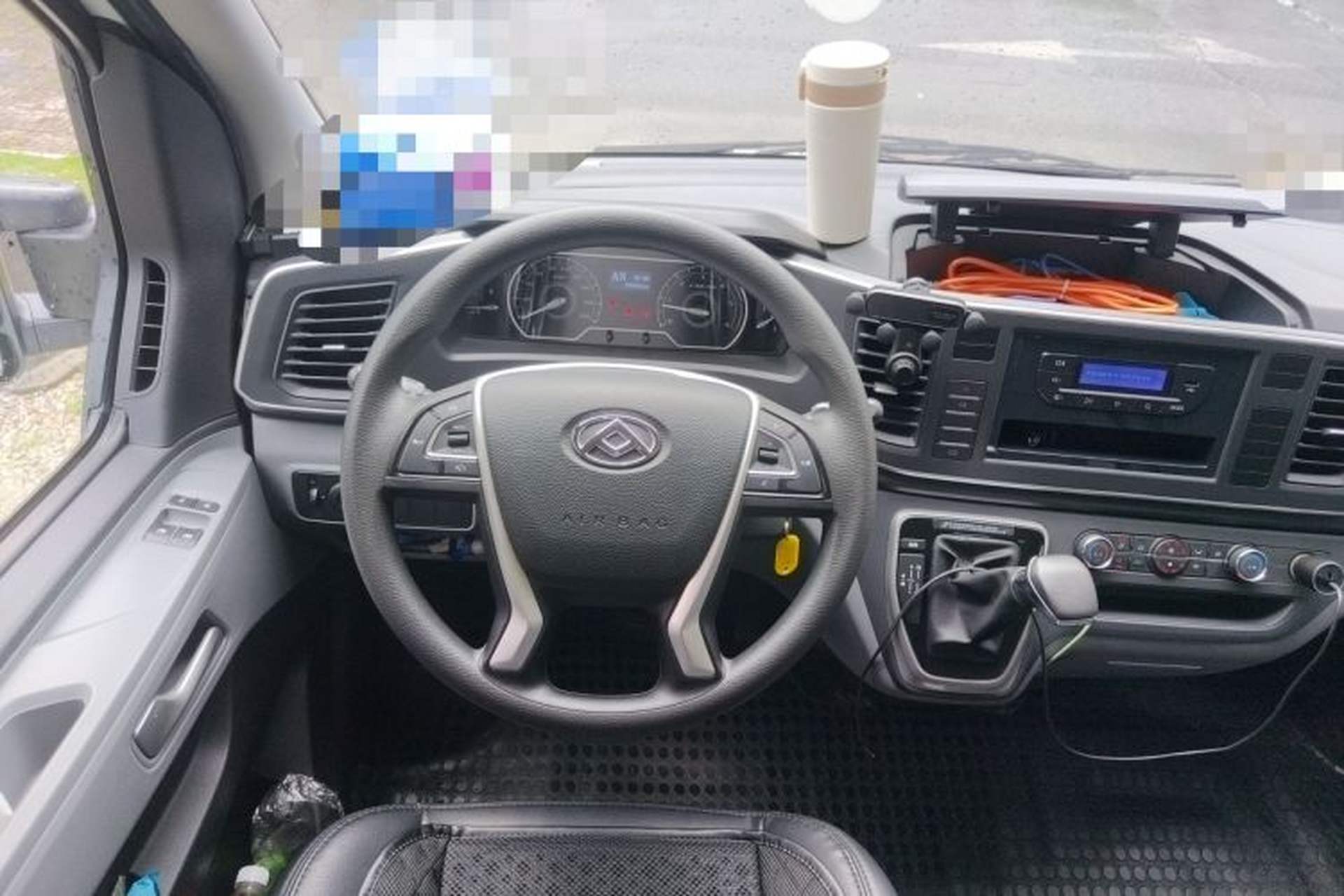 Used SAIC MAXUS Xintu V80 2024 Aotong Value Edition 6AMT Long Wheelbase Mid-Roof Model 127 Ps 6/7/8/9-Seater Steering Wheel