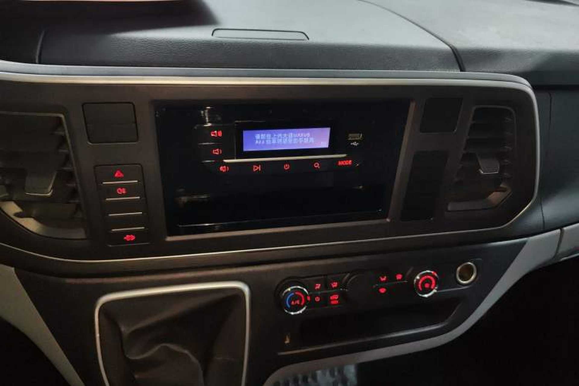 Used SAIC MAXUS Xintu V80 2024 Aotuntong Value Edition 6MT Short Wheelbase Mid-Height Roof 127 Ps 5/6 Seats Audio And AC Panel