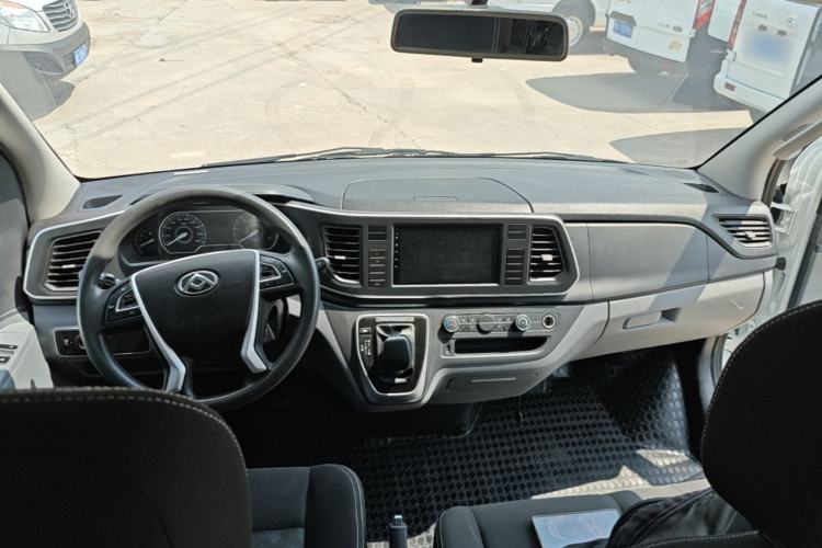 Used SAIC MAXUS Xintu V80 2024 Aotuntong Value Edition 6AMT Long Wheelbase Ultra-Low Roof 127 Ps 6/7/8/9-Seater Center Console