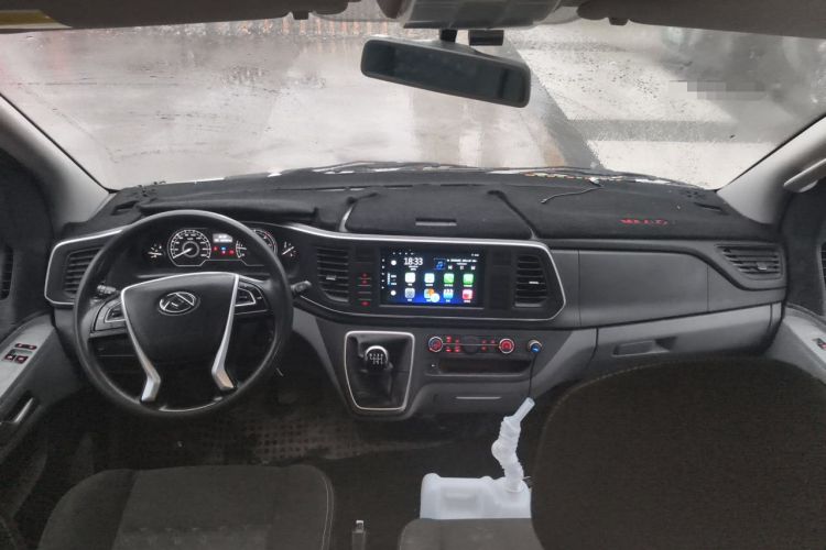 Used SAIC MAXUS Xintu V80 2024 Aotong Value Edition 6MT Long-Wheelbase Mid-Roof Model with 127 Ps Available in 6/7/8/9-Seater Configurations Center Console