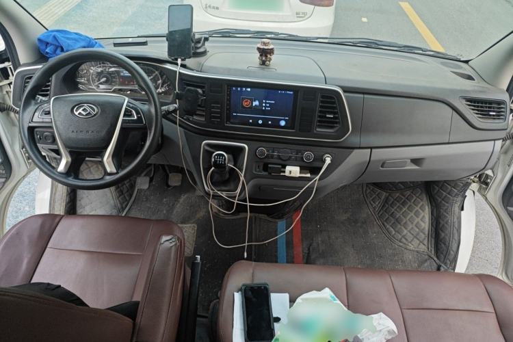 Used SAIC MAXUS Xintu V80 2024 Aotuntong Value Edition 6MT Short Wheelbase Mid-Height Roof 127 Ps 5/6 Seats Center Console