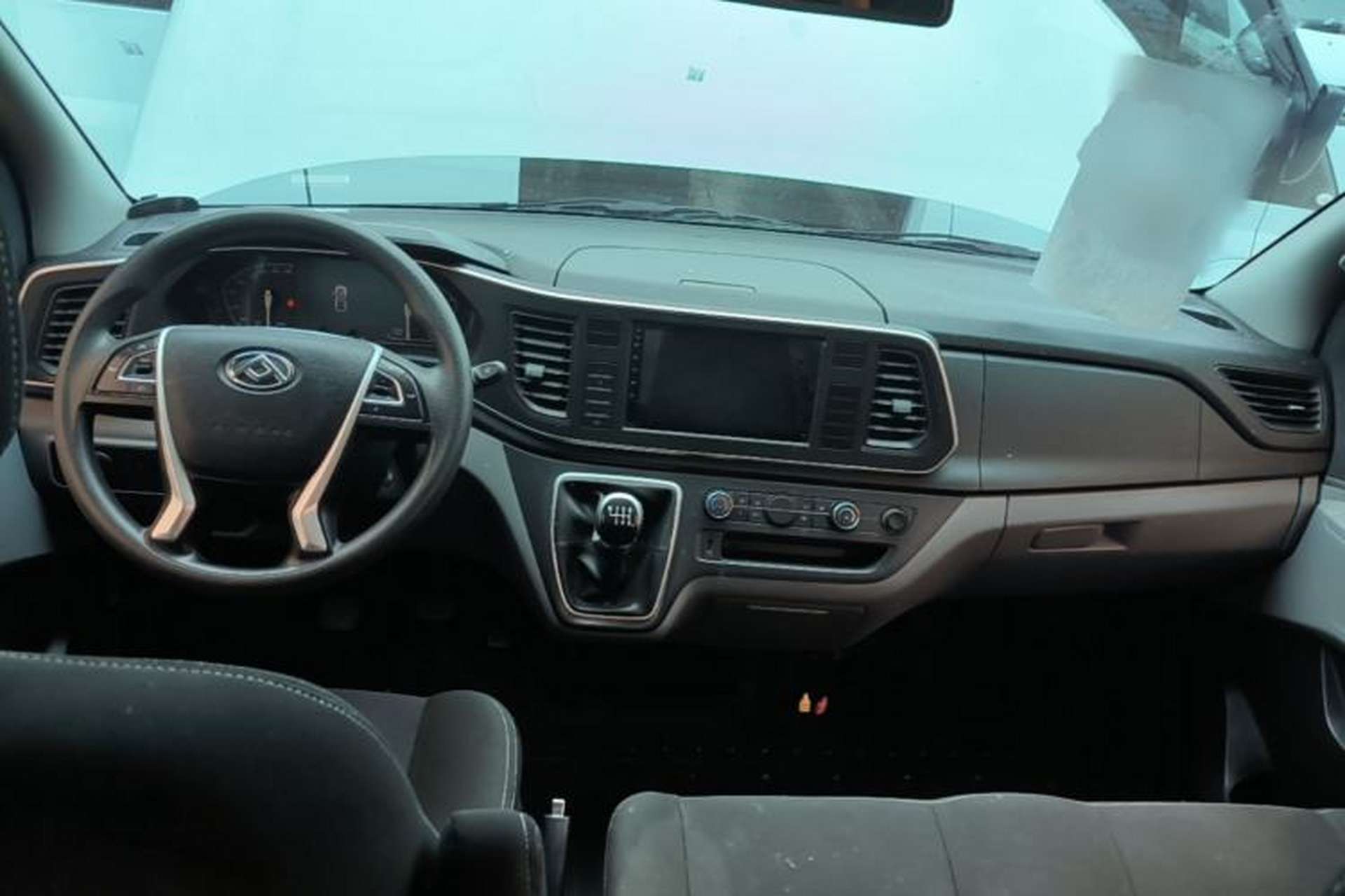 Used SAIC MAXUS Xintu V80 2024 Aotuntong Value Edition 6MT Short Wheelbase Ultra-Low Roof 127 Ps 5/6 Seats Center Console