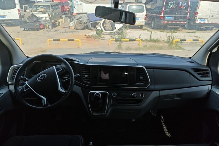 Used SAIC MAXUS Xintu V80 2024 Aotuntong Value Edition 6MT Short Wheelbase Ultra-Low Roof 127 Ps 5/6 Seats Center Console