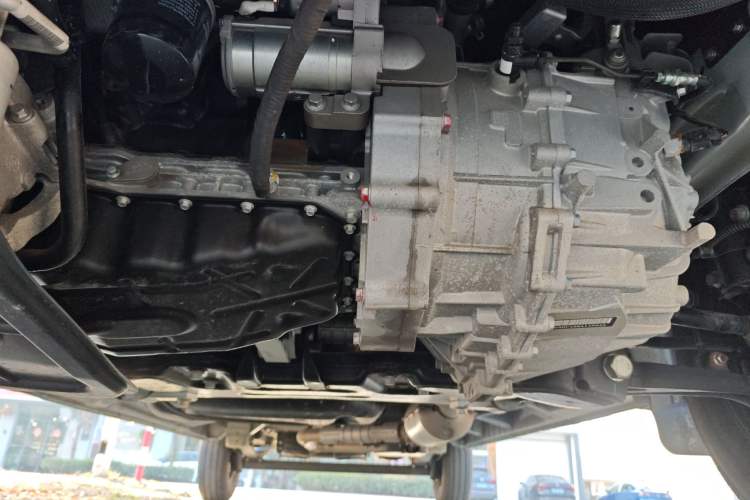 Used SAIC MAXUS Xintu V80 2024 Aotong Value Edition 6MT Long-Wheelbase Mid-Roof Model with 127 Ps Available in 6/7/8/9-Seater Configurations Chassis Front