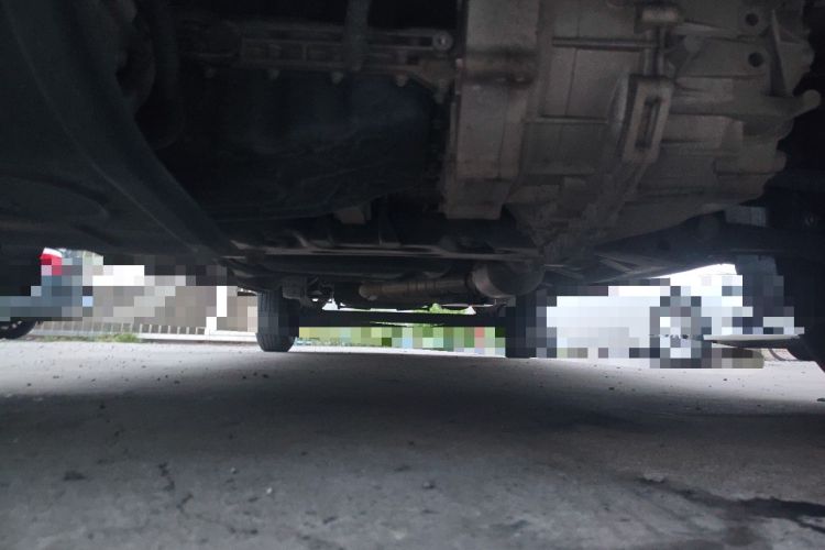 Used SAIC MAXUS Xintu V80 2024 Aotong Value Edition 6MT Long-Wheelbase Mid-Roof Model with 127 Ps Available in 6/7/8/9-Seater Configurations Chassis Front