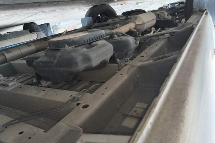 Used SAIC MAXUS Xintu V80 2024 Aotong Value Edition 6MT Long-Wheelbase Mid-Roof Model with 127 Ps Available in 6/7/8/9-Seater Configurations Chassis Front Left