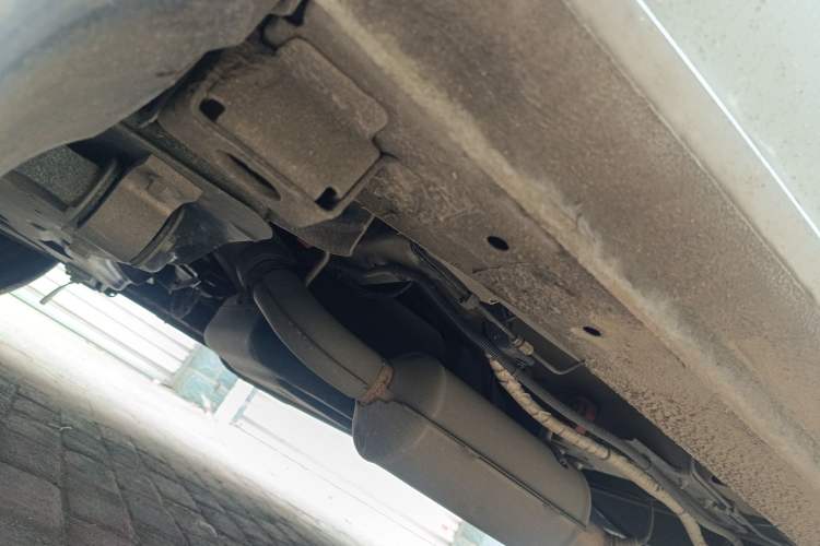 Used SAIC MAXUS Xintu V80 2024 Aotong Value Edition 6MT Long-Wheelbase Mid-Roof Model with 127 Ps Available in 6/7/8/9-Seater Configurations Chassis Front Left