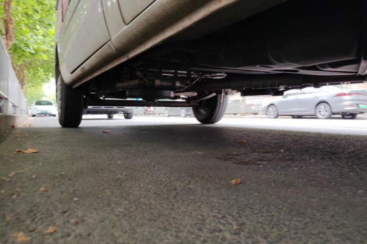 Used SAIC MAXUS Xintu V80  Chassis Front Right