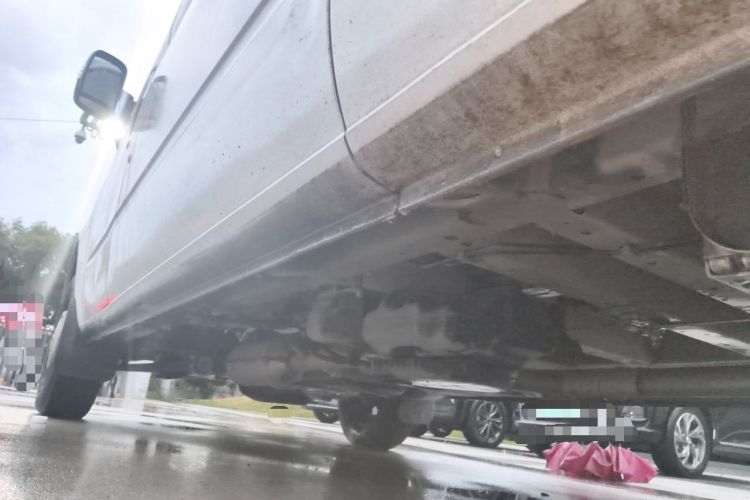 Used SAIC MAXUS Xintu V80 2024 Aotong Value Edition 6MT Long-Wheelbase Mid-Roof Model with 127 Ps Available in 6/7/8/9-Seater Configurations Chassis Rear Left