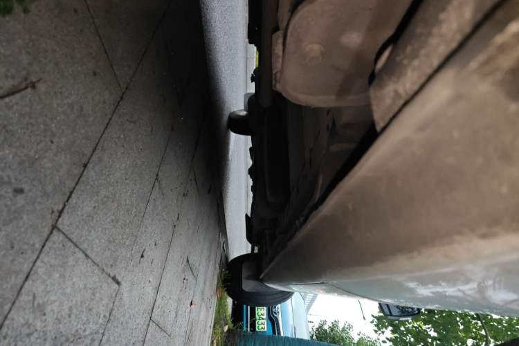 Used SAIC MAXUS Xintu V80 2024 Aotong Value Edition 6MT Long-Wheelbase Mid-Roof Model with 127 Ps Available in 6/7/8/9-Seater Configurations Chassis Rear Right