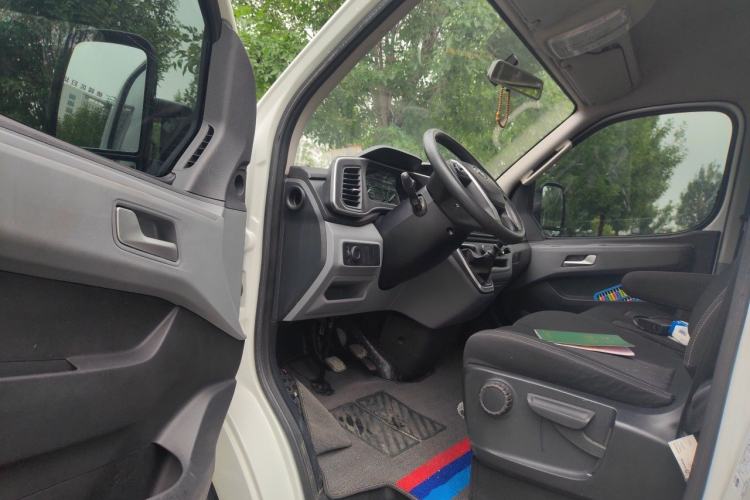Used SAIC MAXUS Xintu V80 2024 Aotuntong Value Edition 6MT Short Wheelbase Mid-Height Roof 127 Ps 5/6 Seats Driver Seat