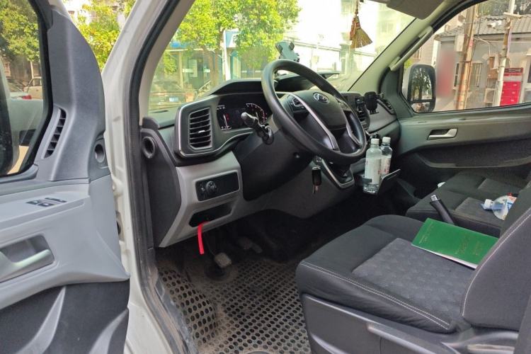 Used SAIC MAXUS Xintu V80 2024 Aotuntong 6MT Long-Wheelbase Mid-Roof Model 147 Ps 6/7/8/9-Seater Driver Seat