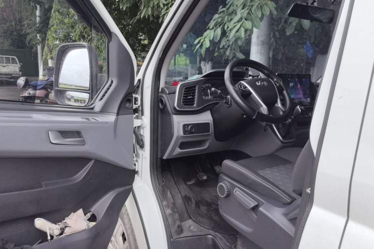Used SAIC MAXUS Xintu V80 2024 Aoyuntong 6MT Long-Wheelbase Mid-Roof Model 127 Ps 6/7/8/9 Seater Driver Seat