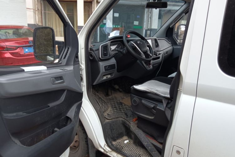 Used SAIC MAXUS Xintu V80 2024 Aotong Value Edition 6AMT Long Wheelbase Mid-Roof Model 127 Ps 6/7/8/9-Seater Driver Seat