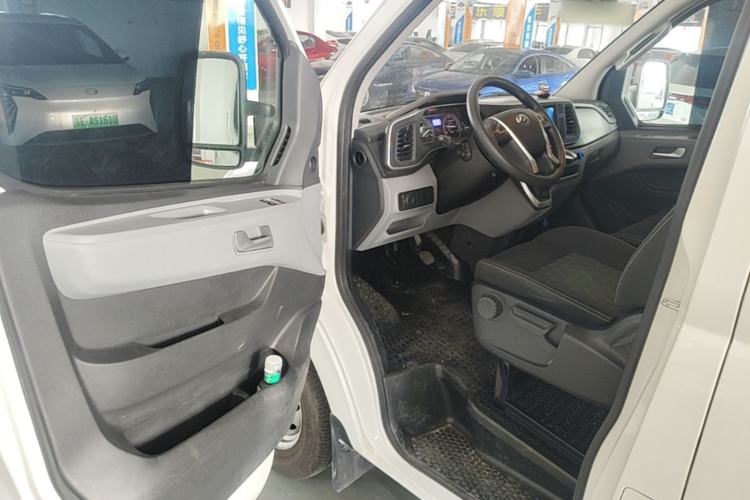 Used SAIC MAXUS Xintu V80 2024 Aotong Value Edition 6AMT Short Wheelbase Ultra-Low Roof 127 Ps 5-Seater Driver Seat