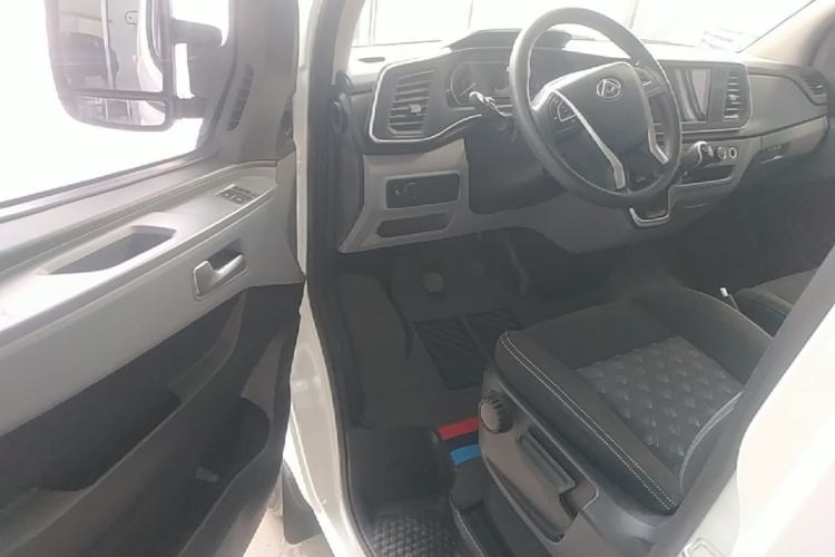 Used SAIC MAXUS Xintu V80 2024 Aotuntong Value Edition 6MT Short Wheelbase Mid-Height Roof 127 Ps 5/6 Seats Driver Seat