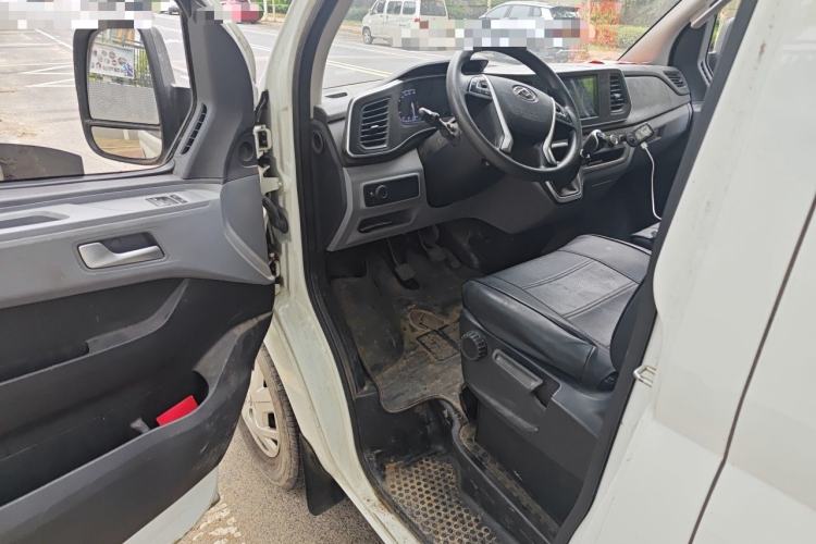 Used SAIC MAXUS Xintu V80 2024 Aotuntong 6MT Long-Wheelbase Ultra-Low Roof 127 Ps 6/7/8/9-Seater Driver Seat