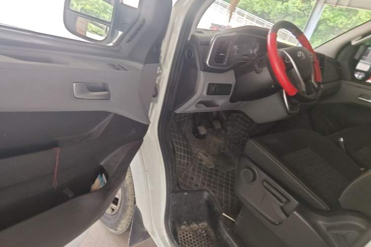 Used SAIC MAXUS Xintu V80 2024 Aoyuntong 6MT Long-Wheelbase Mid-Roof Model 127 Ps 6/7/8/9 Seater Driver Seat