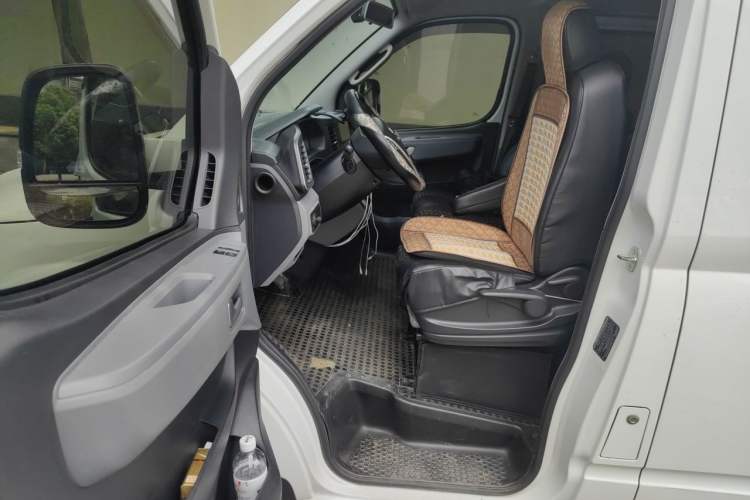 Used SAIC MAXUS Xintu V80 2024 Aotuntong Value Edition 6AMT Long Wheelbase Ultra-Low Roof 127 Ps 6/7/8/9-Seater Driver Seat