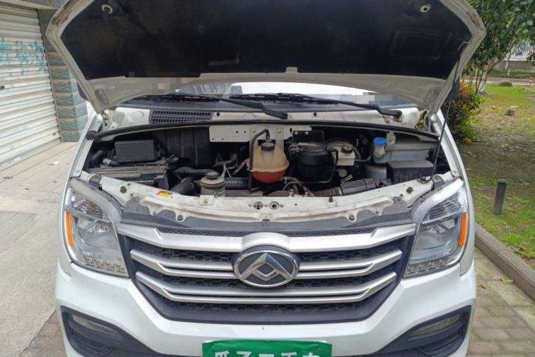 Used SAIC MAXUS Xintu V80 2024 Aotong Value Edition 6MT Long-Wheelbase Mid-Roof Model with 127 Ps Available in 6/7/8/9-Seater Configurations Engine Bay
