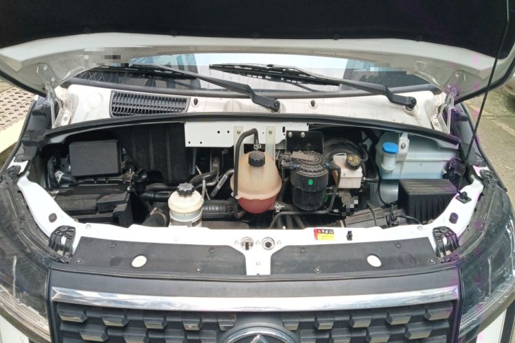 Used SAIC MAXUS Xintu V80 2024 Aotong Value Edition 6MT Long-Wheelbase Mid-Roof Model with 127 Ps Available in 6/7/8/9-Seater Configurations Engine Bay