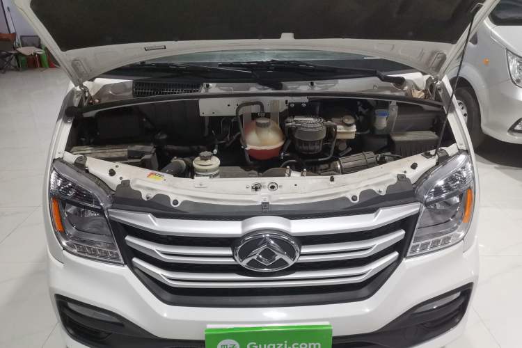 Used SAIC MAXUS Xintu V80 2024 Aotuntong Value Edition 6MT Short Wheelbase Mid-Height Roof 127 Ps 5/6 Seats Engine Bay