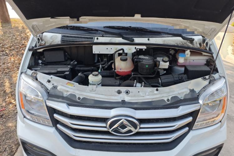 Used SAIC MAXUS Xintu V80 2024 Aotong Value Edition 6MT Long-Wheelbase Mid-Roof Model with 127 Ps Available in 6/7/8/9-Seater Configurations Engine Bay