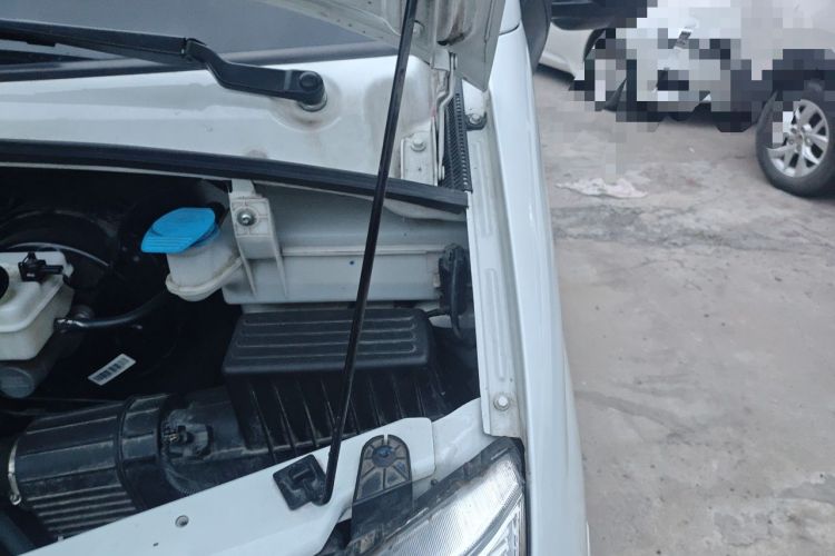 Used SAIC MAXUS Xintu V80 2024 Aotong Value Edition 6MT Long-Wheelbase Mid-Roof Model with 127 Ps Available in 6/7/8/9-Seater Configurations Engine Bay Left