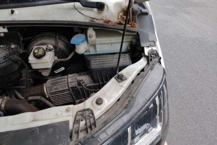 Used SAIC MAXUS Xintu V80  Engine Bay Left