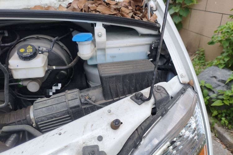 Used SAIC MAXUS Xintu V80  Engine Bay Left