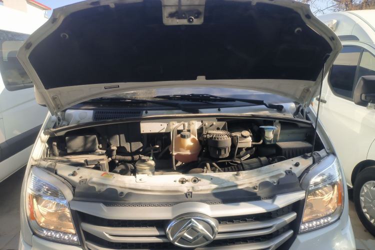 Used SAIC MAXUS Xintu V80 2024 Aotong Value Edition 6MT Long-Wheelbase Mid-Roof Model with 127 Ps Available in 6/7/8/9-Seater Configurations Engine Bay