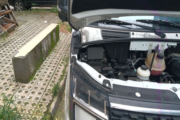 Used SAIC MAXUS Xintu V80 2024 Aotong Value Edition 6MT Long-Wheelbase Mid-Roof Model with 127 Ps Available in 6/7/8/9-Seater Configurations Engine Bay Right