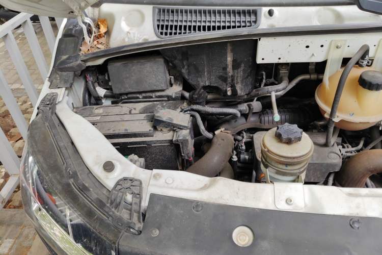 Used SAIC MAXUS Xintu V80  Engine Bay Right