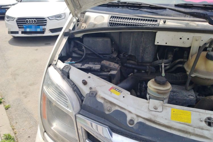 Used SAIC MAXUS Xintu V80  Engine Bay Right