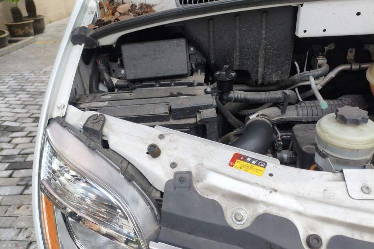 Used SAIC MAXUS Xintu V80  Engine Bay Right