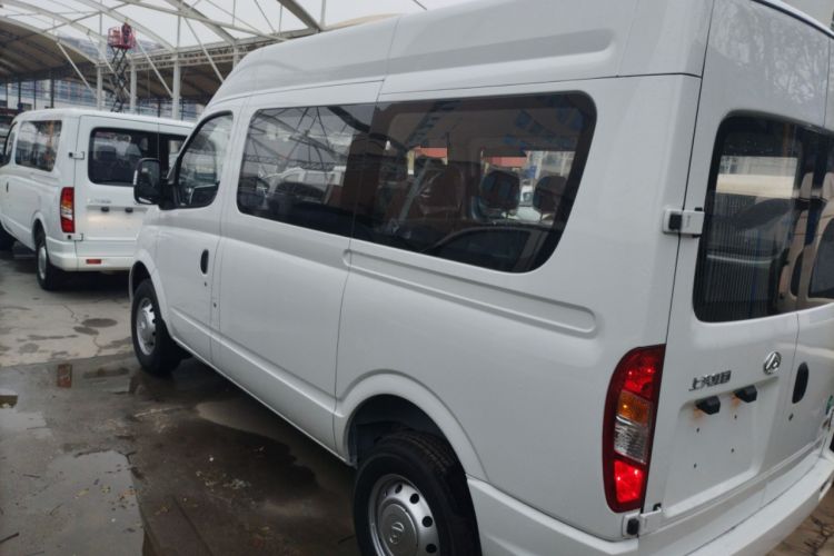 Used SAIC MAXUS Xintu V80 2024 Aotong Value Edition 6AMT Short Wheelbase Mid-Roof Model 127 Ps 5/6 Seats Exterior 3
