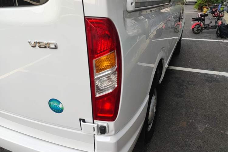 Used SAIC MAXUS Xintu V80 2024 Aotong Value Edition 6MT Short Wheelbase Mid-Height Roof 127 Ps 5-Seater Exterior 3