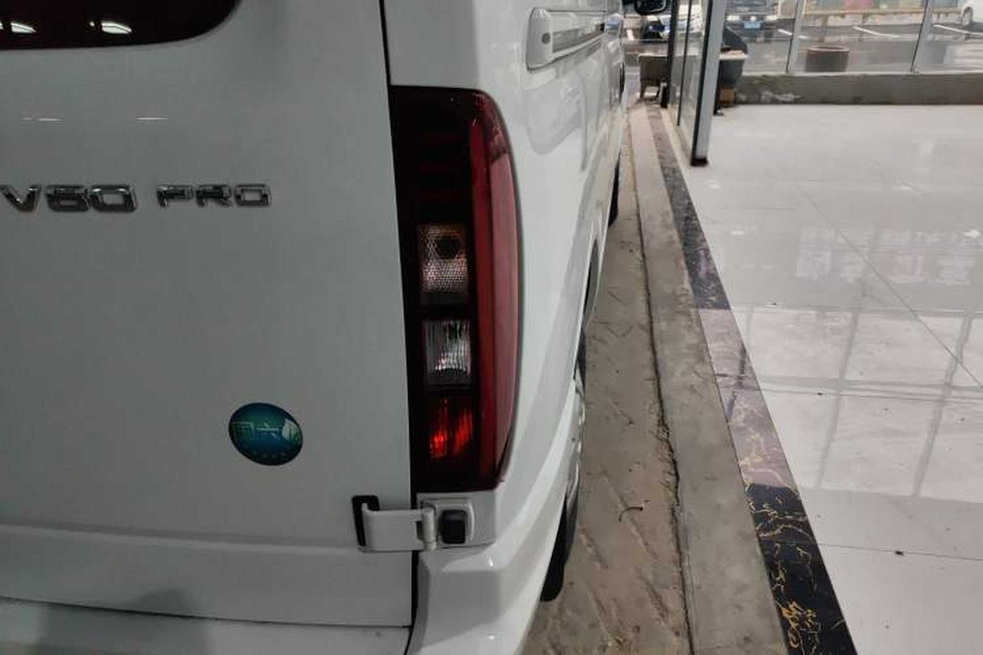 Used SAIC MAXUS Xintu V80 2024 Aotuntong Value Edition 6MT Short Wheelbase Mid-Height Roof 127 Ps 5/6 Seats Exterior 3