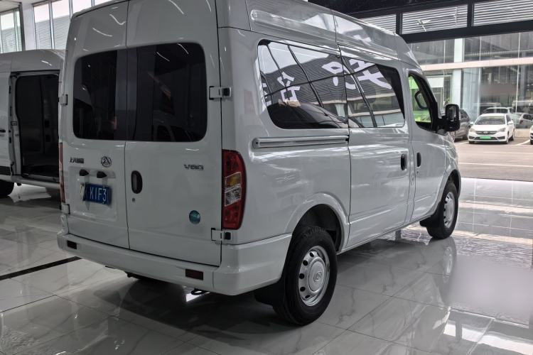 Used SAIC MAXUS Xintu V80 2024 Aotong Value Edition 6AMT Short Wheelbase Mid-Roof Model 127 Ps 5/6 Seats Exterior 4
