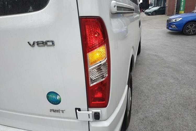 Used SAIC MAXUS Xintu V80 2024 Aotong Value Edition 6AMT Short Wheelbase Mid-Roof Model 127 Ps 5/6 Seats Exterior 6