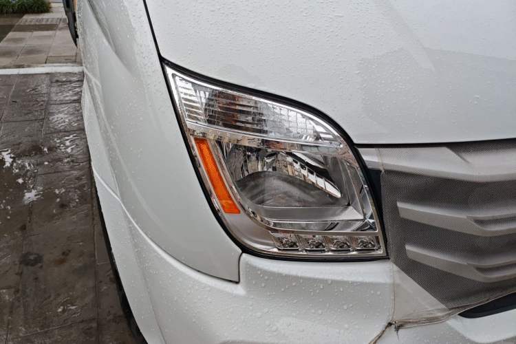 Used SAIC MAXUS Xintu V80 2024 Aotong Value Edition 6MT Short Wheelbase Mid-Height Roof 127 Ps 5-Seater Exterior 6